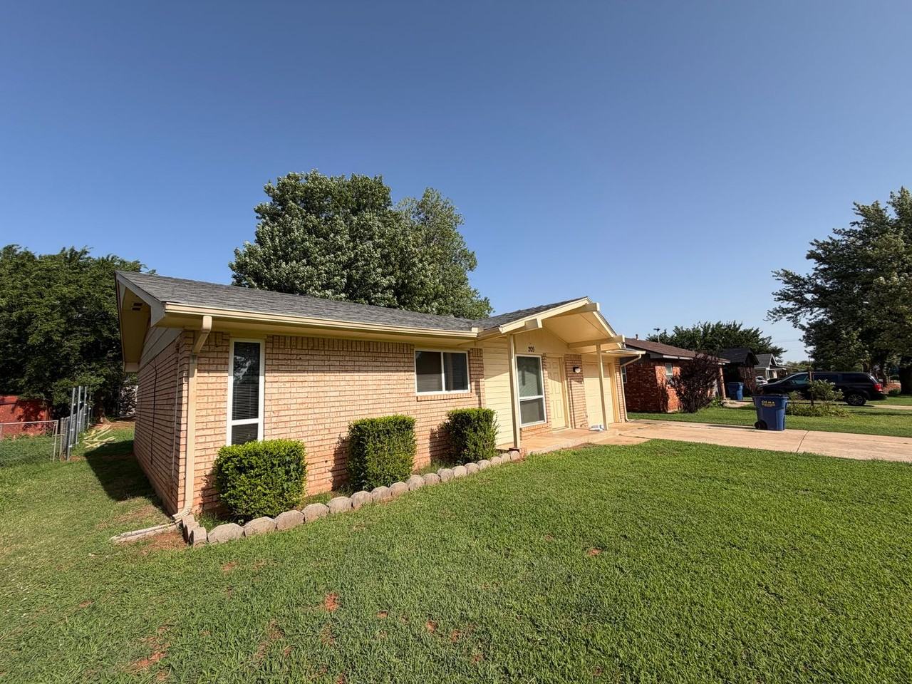 205 S Meadow Ln - Photo 2 of 20