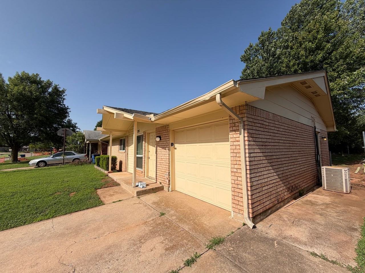 205 S Meadow Ln - Photo 3 of 20