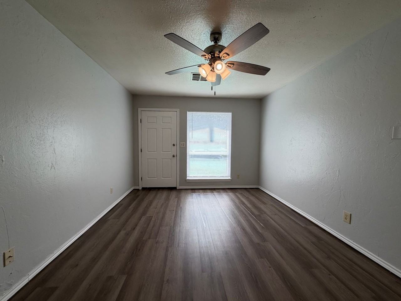 205 S Meadow Ln - Photo 5 of 20
