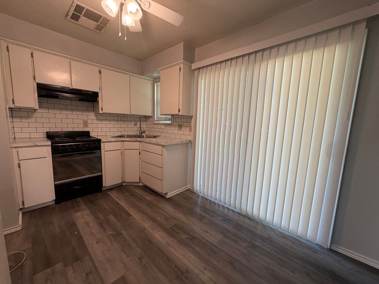 205 S Meadow Ln - Photo 6 of 20