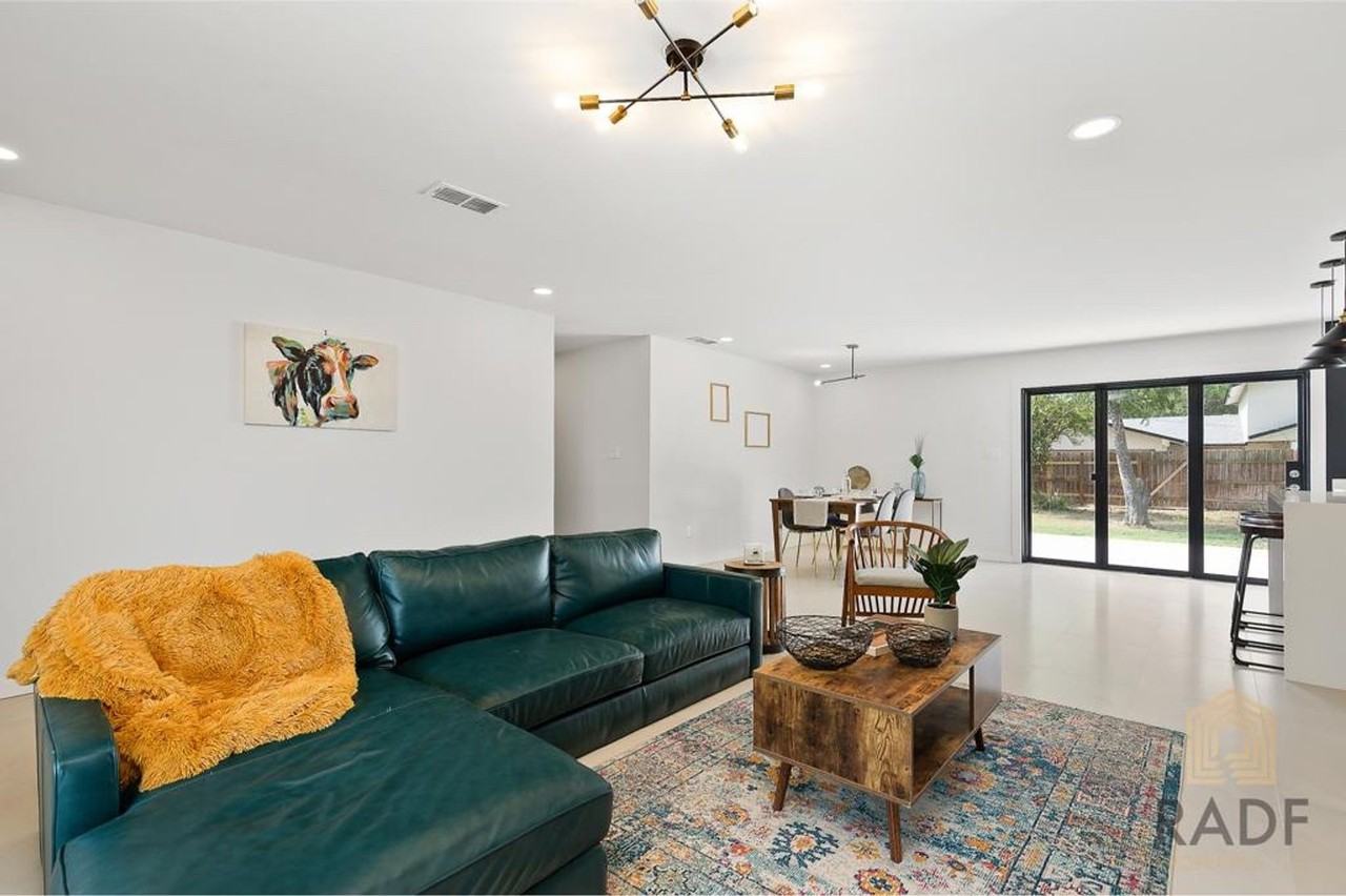 1713 Hibiscus Ave - Photo 3 of 23