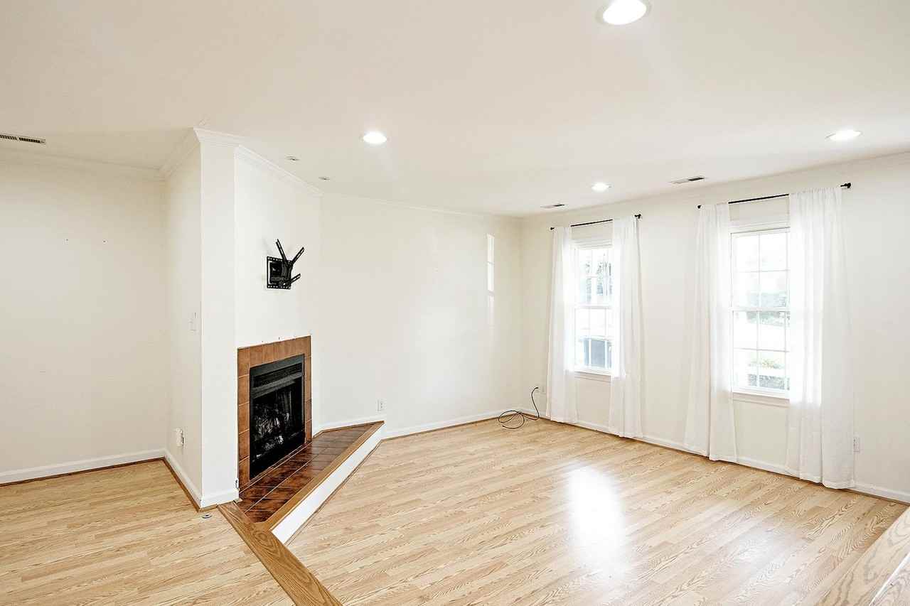 430 Wynridge Dr - Photo 2 of 16
