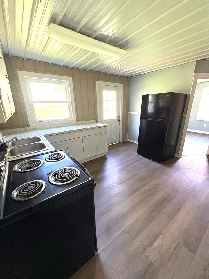 207 Frazier Ave - Photo 4 of 7