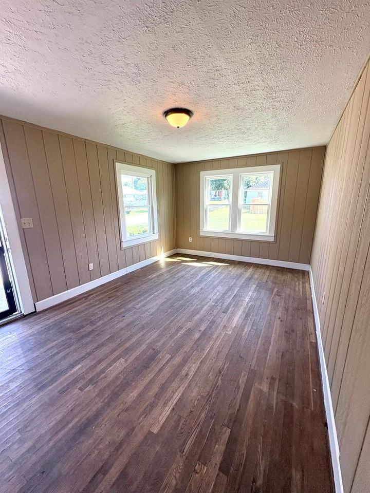 310 N Franklin St - Photo 2 of 7