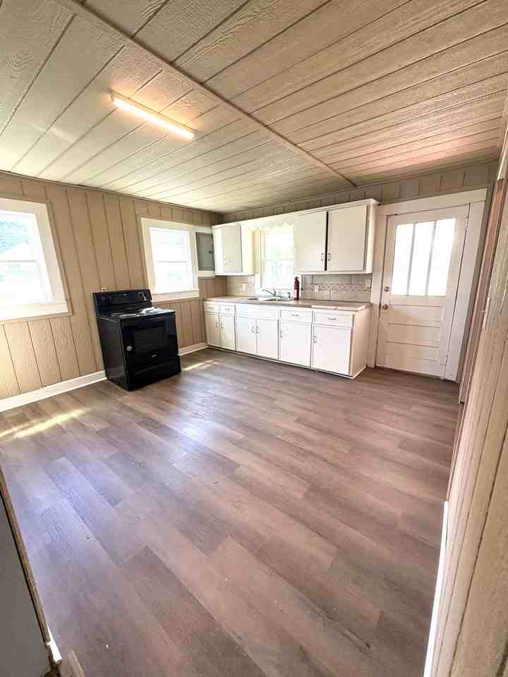 310 N Franklin St - Photo 3 of 7