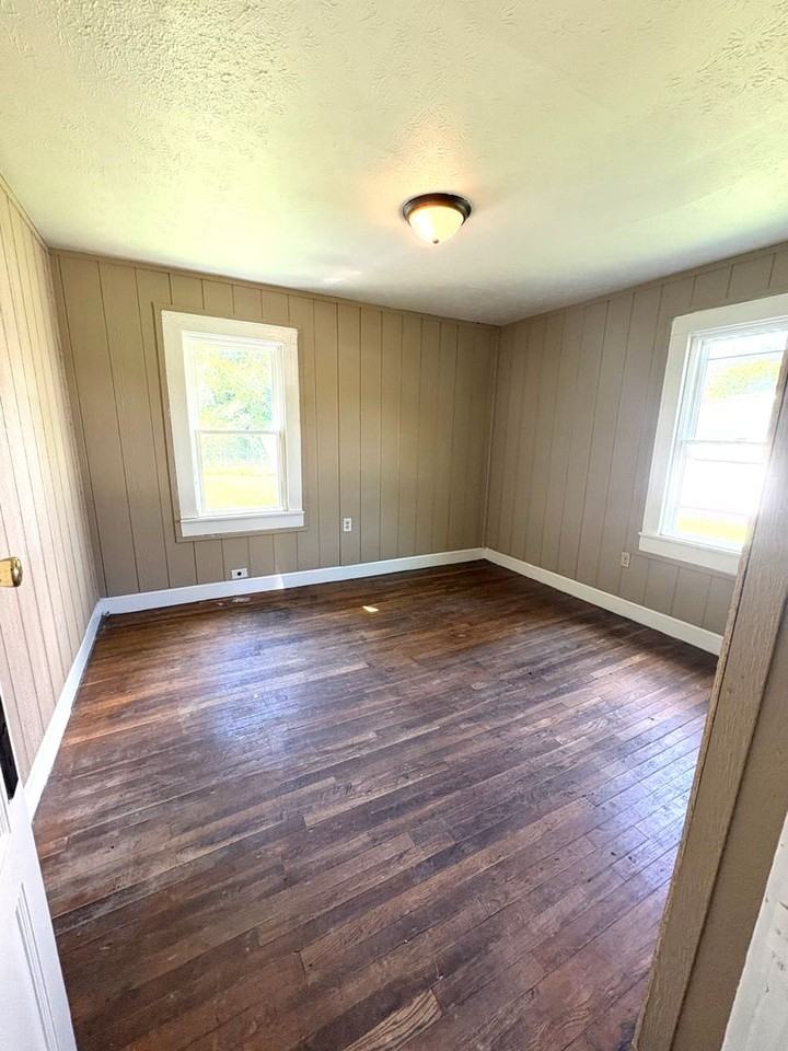 310 N Franklin St - Photo 5 of 7