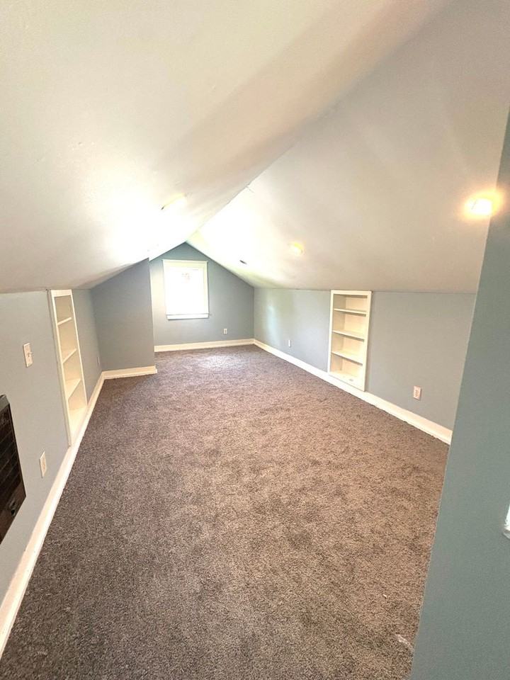 310 N Franklin St - Photo 6 of 7
