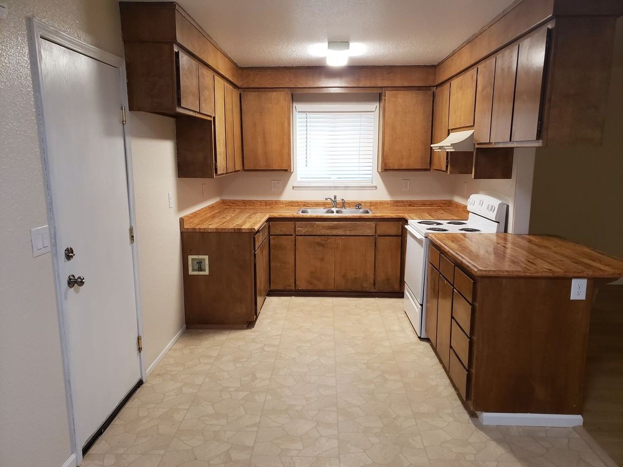 1127 Jaxon Way - Photo 6 of 12