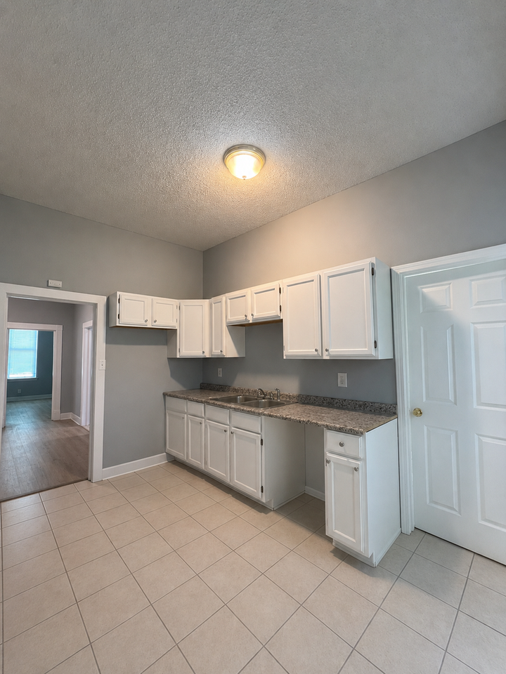 4620 Michigan Ave - Photo 6 of 7