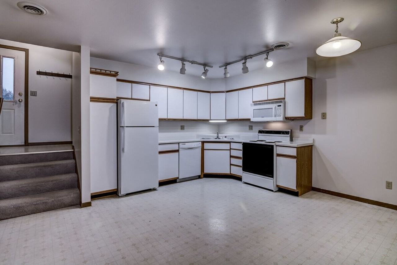 1050 W Hamilton Avenue - Photo 7 of 19