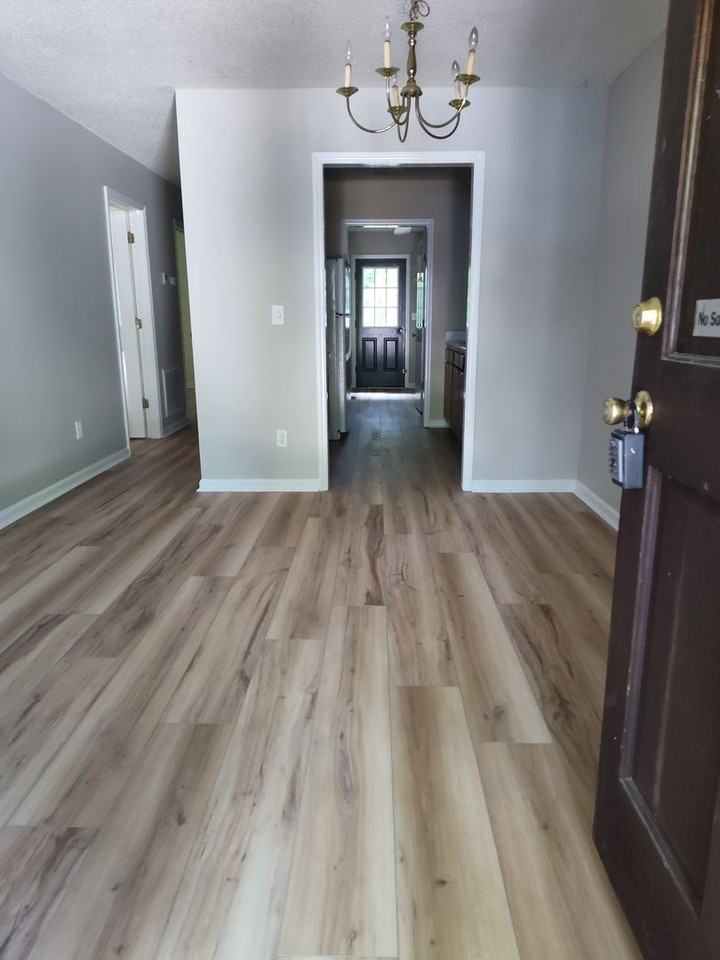 1228 Winslow Ave - Photo 2 of 9
