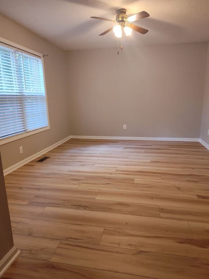 1228 Winslow Ave - Photo 4 of 9