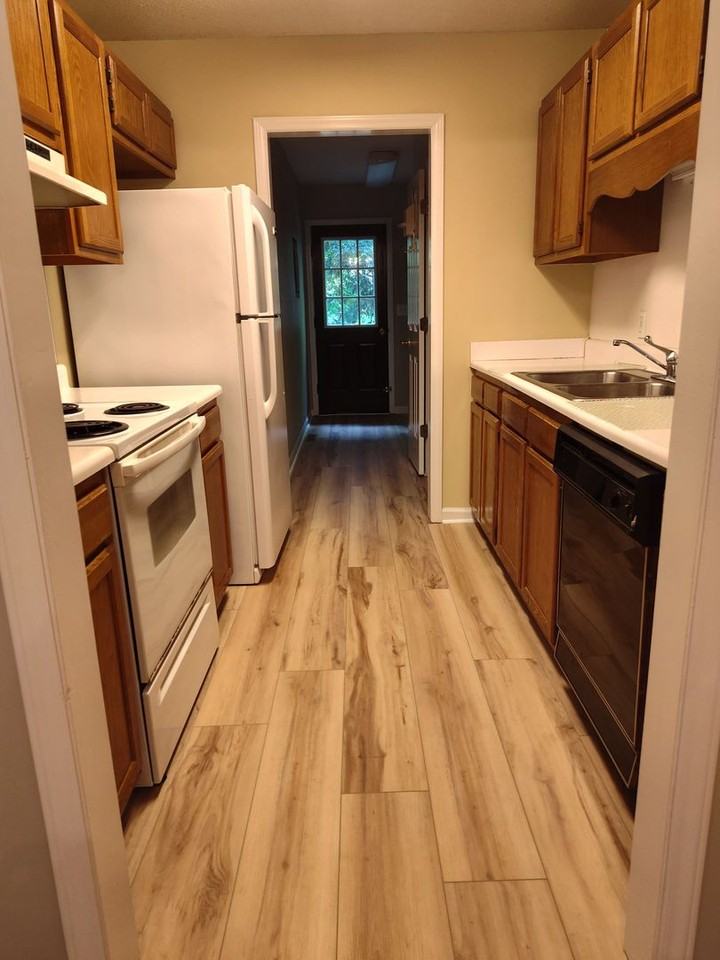 1228 Winslow Ave - Photo 5 of 9