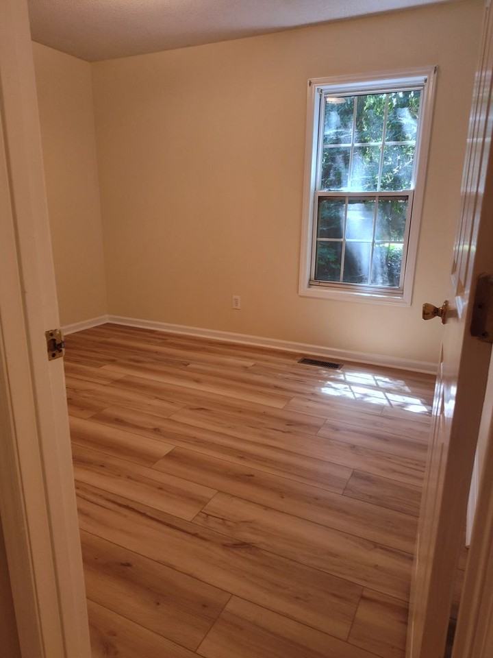 1228 Winslow Ave - Photo 7 of 9