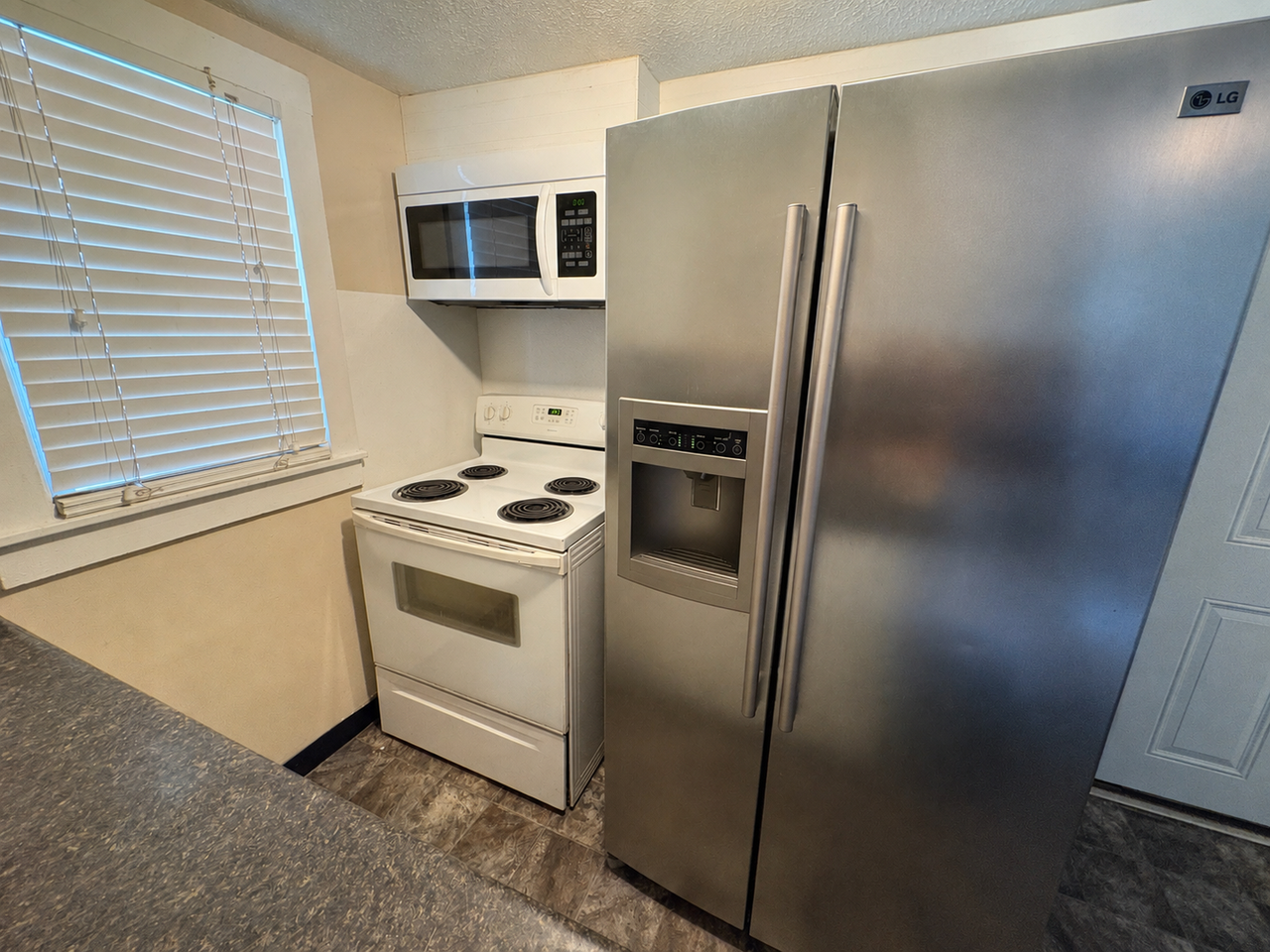 412 S 10th St #1 - Photo 3 of 10