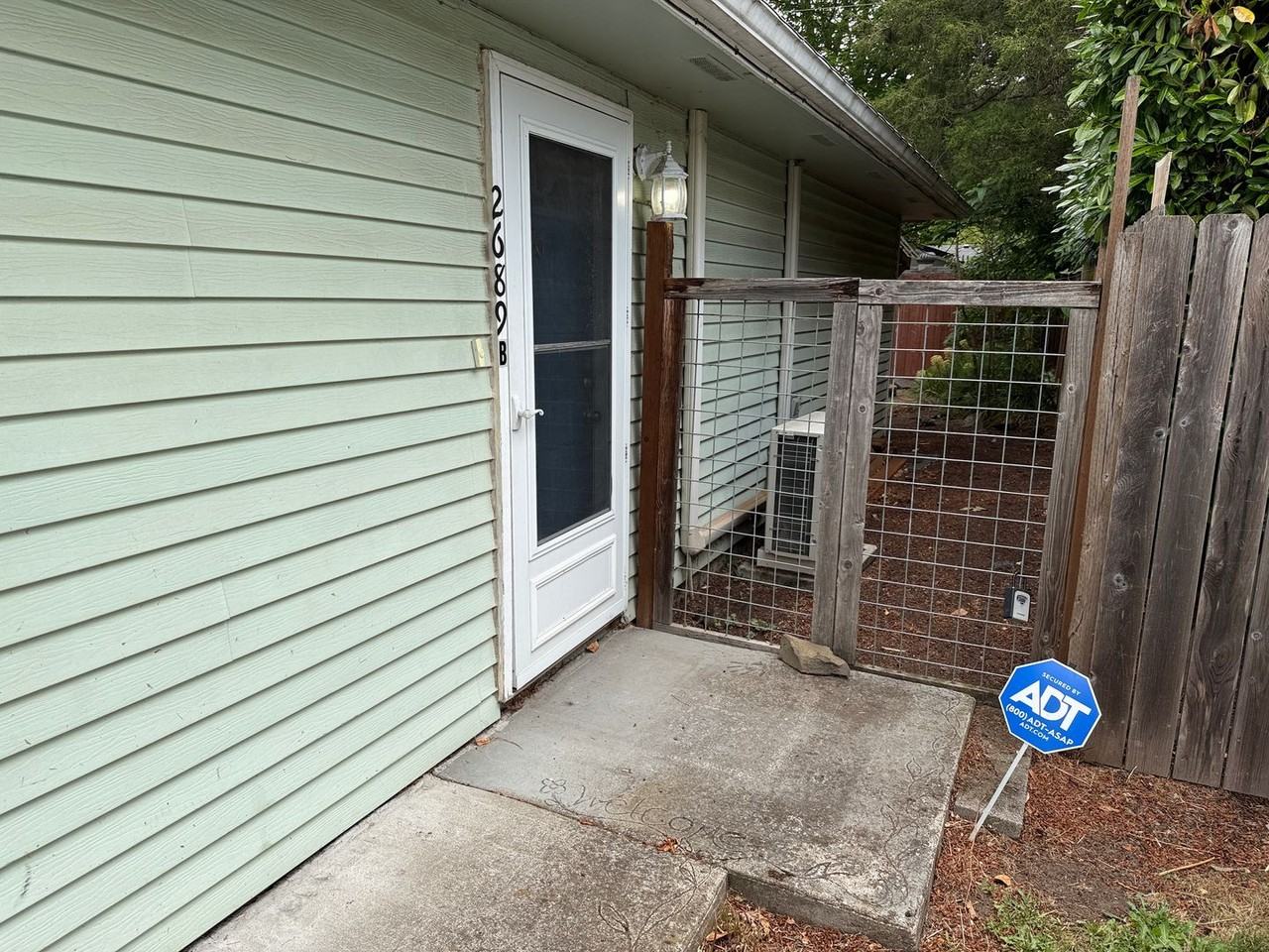 2689 York St #B - Photo 6 of 28