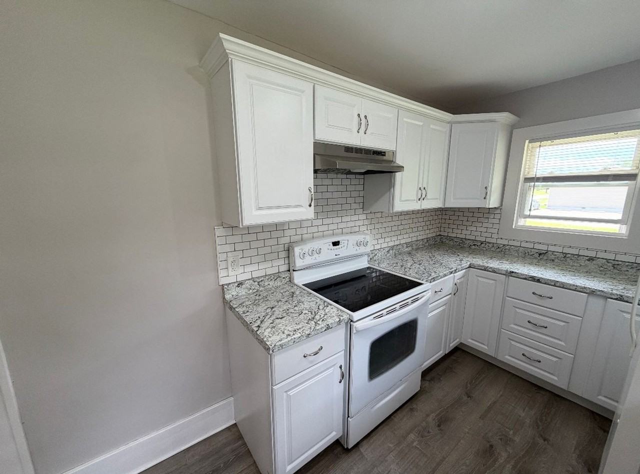 1404 S Elm St - Photo 2 of 6