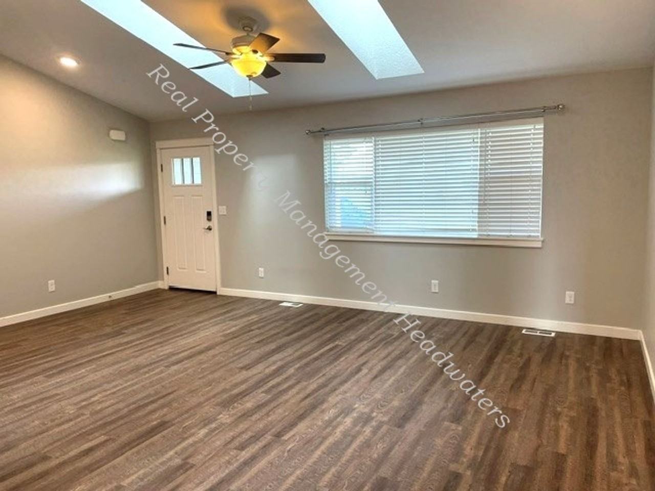 4747 Shore View Rd - Photo 6 of 24