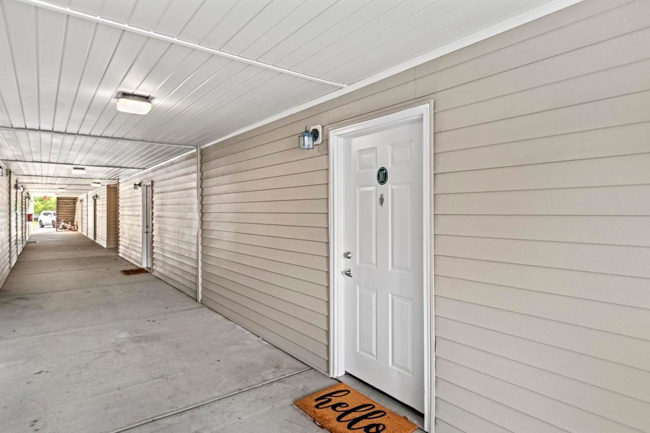 2820 Bloomfield Ln - Photo 2 of 20