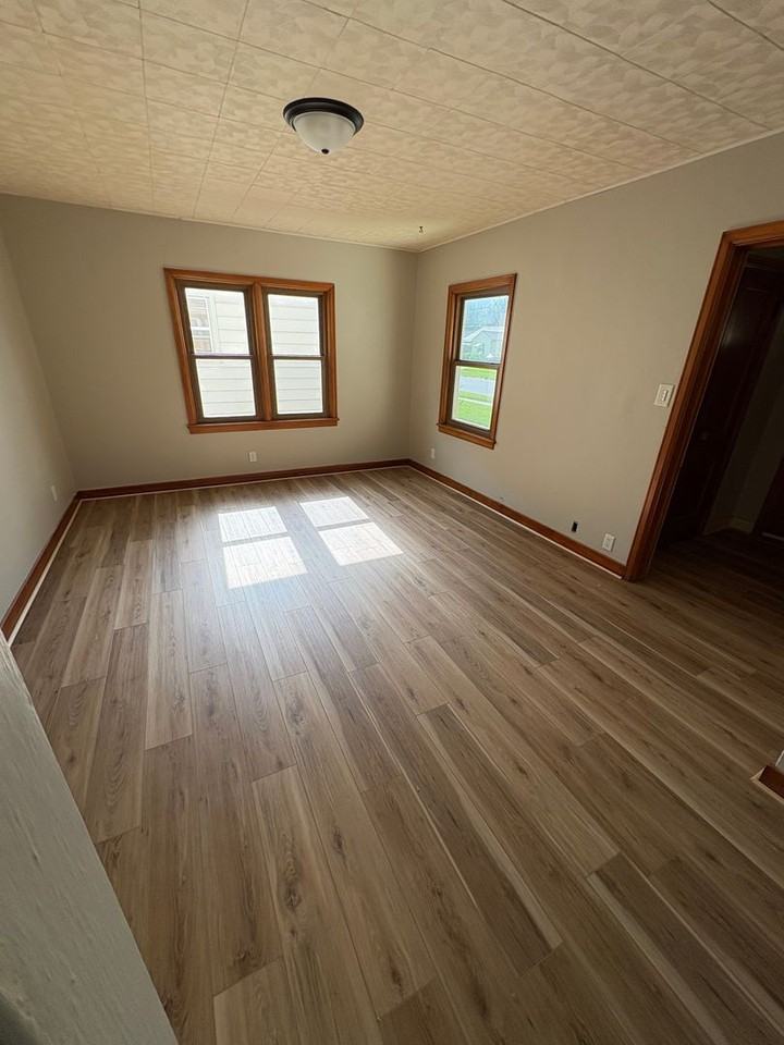 652 W Parker St - Photo 3 of 9