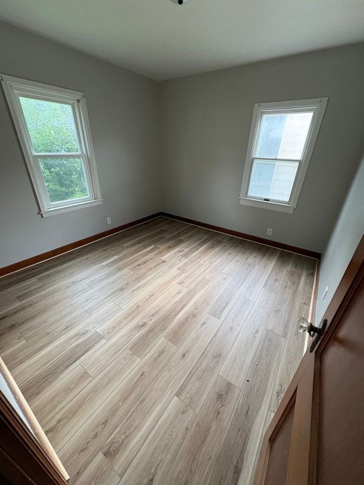 652 W Parker St - Photo 7 of 9
