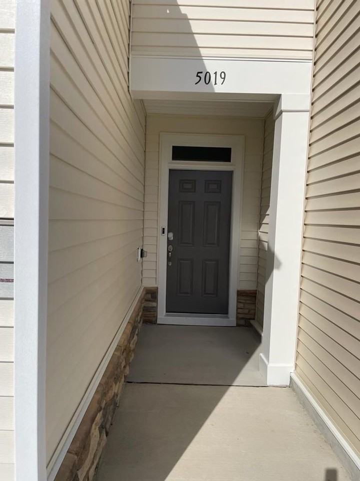 5019 Arkose Dr - Photo 2 of 19