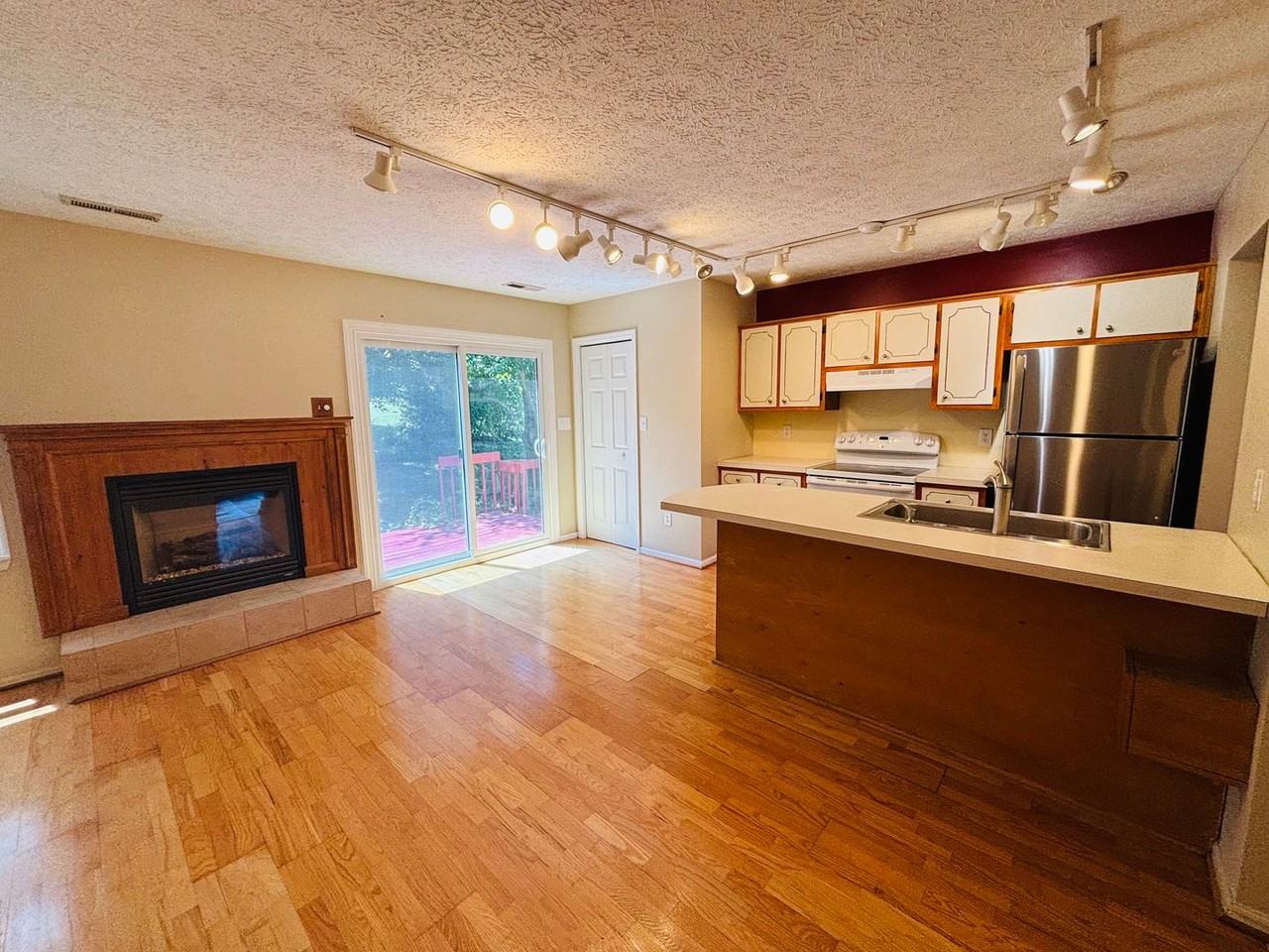 530 Kamran Dr - Photo 2 of 18