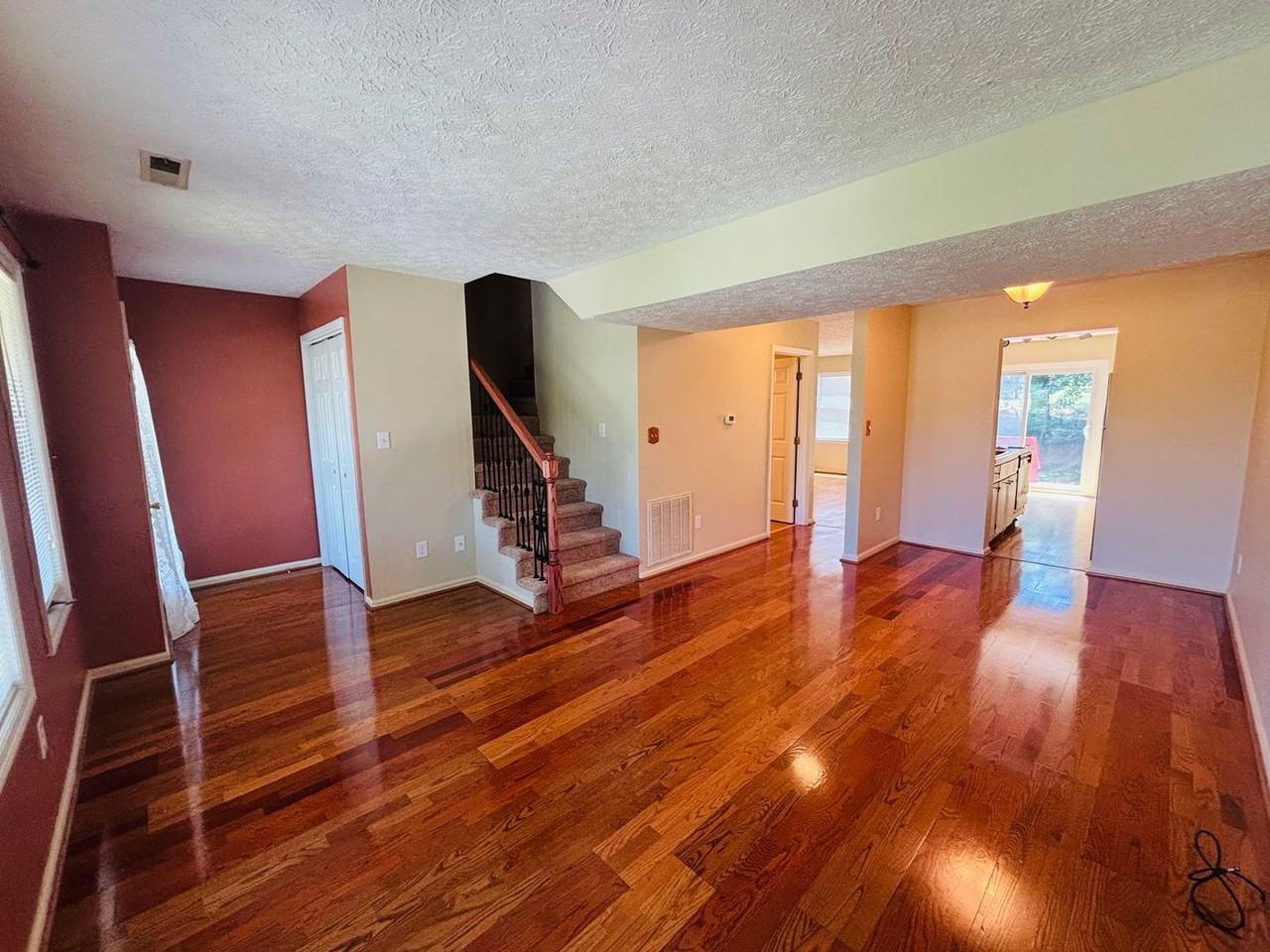 530 Kamran Dr - Photo 5 of 18