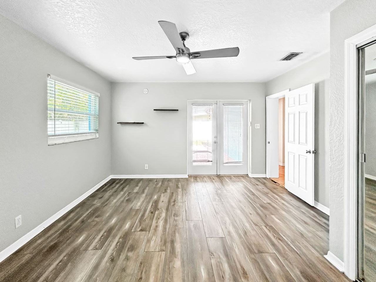 10170 65th Ave - Photo 4 of 17