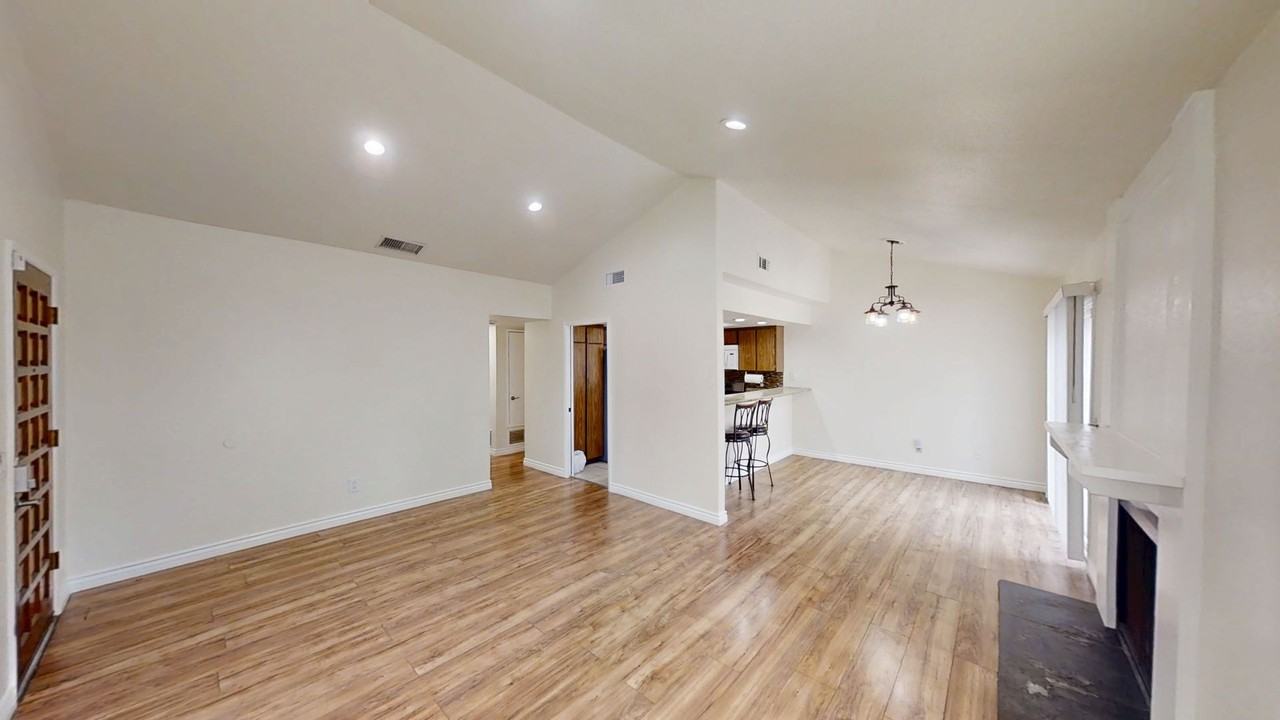 860 Ardmore Cir - Photo 2 of 12