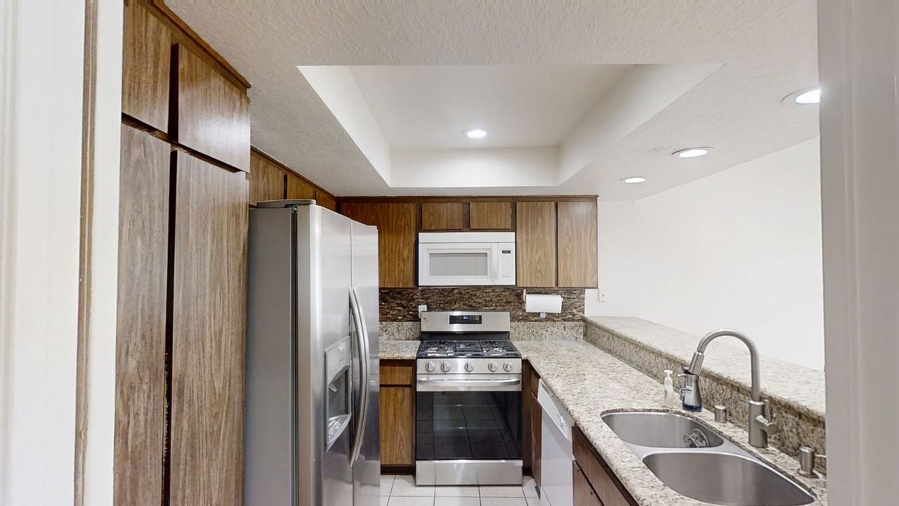 860 Ardmore Cir - Photo 4 of 12