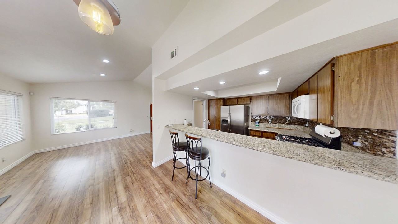860 Ardmore Cir - Photo 6 of 12