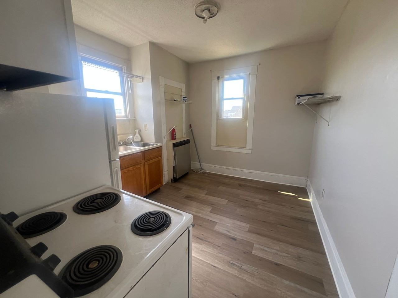 466 Dallas Street - Photo 3 of 7