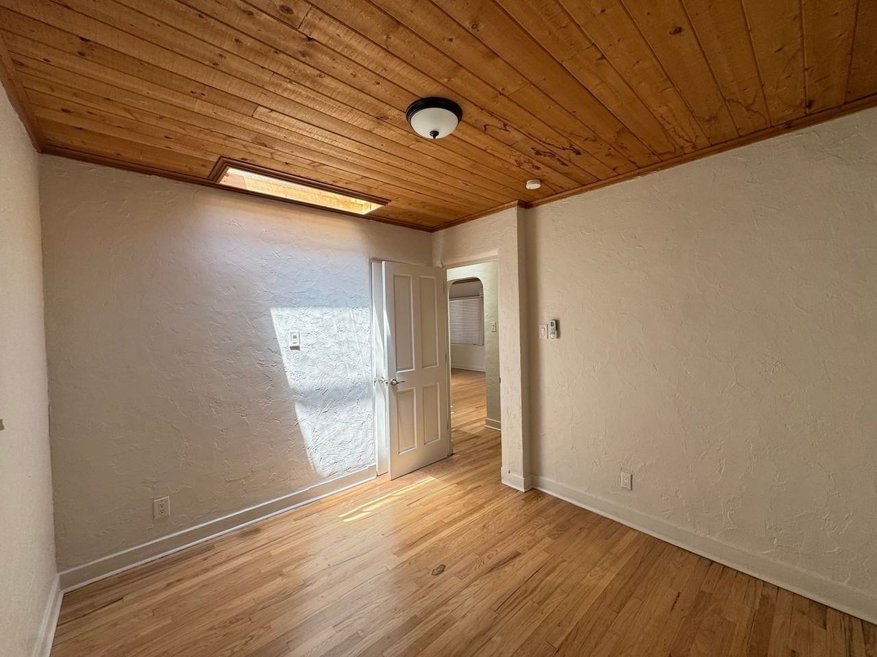 216 Carlisle Blvd Ne - Photo 3 of 18