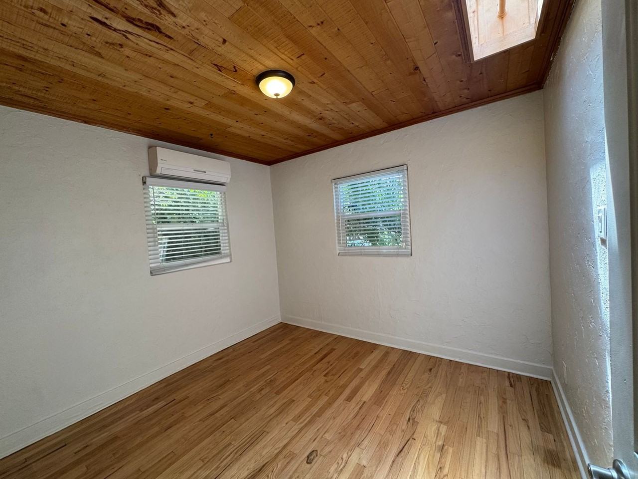 216 Carlisle Blvd Ne - Photo 4 of 18