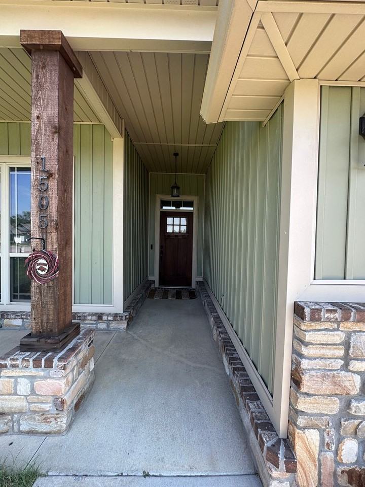 1505 Northridge Dr E - Photo 2 of 30