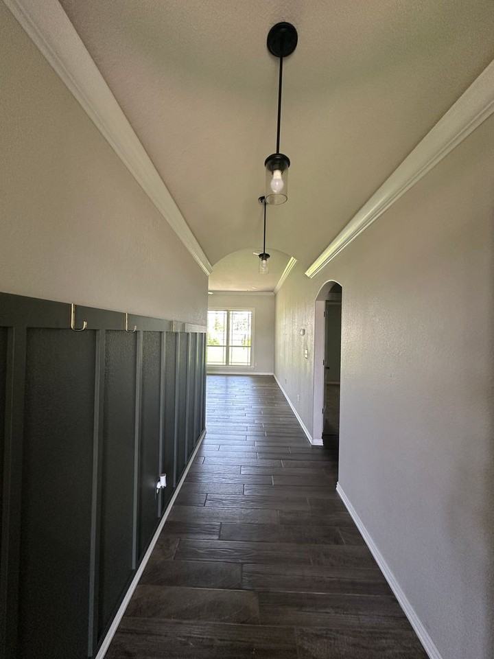 1505 Northridge Dr E - Photo 4 of 30