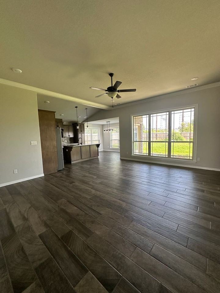 1505 Northridge Dr E - Photo 5 of 30