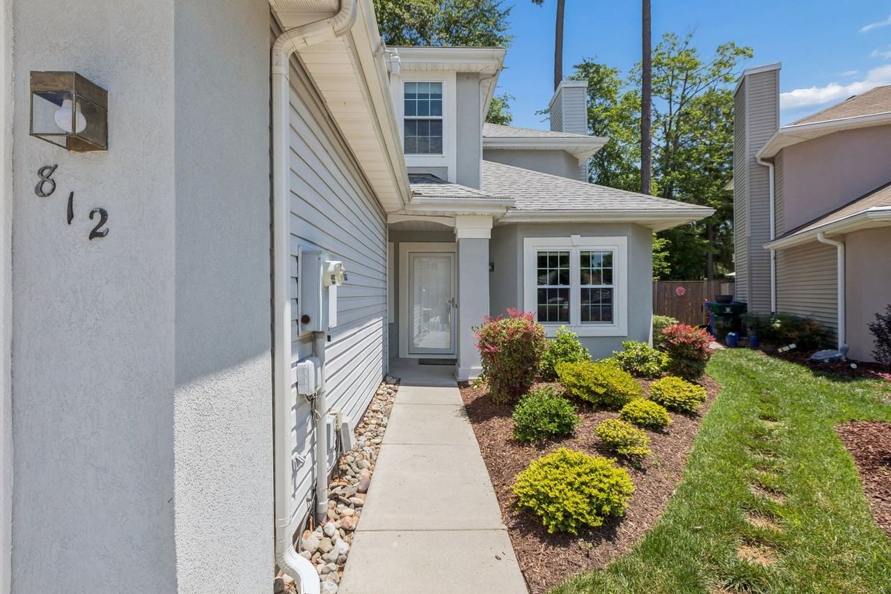 812 E Willow Point Pl - Photo 4 of 43
