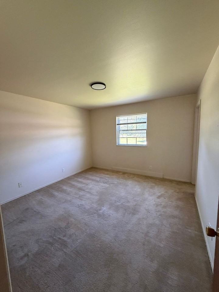 2014 W Woodriver Dr - Photo 3 of 8