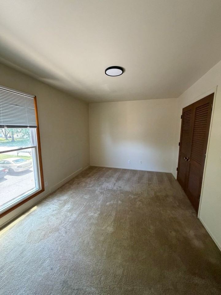 2014 W Woodriver Dr - Photo 4 of 8