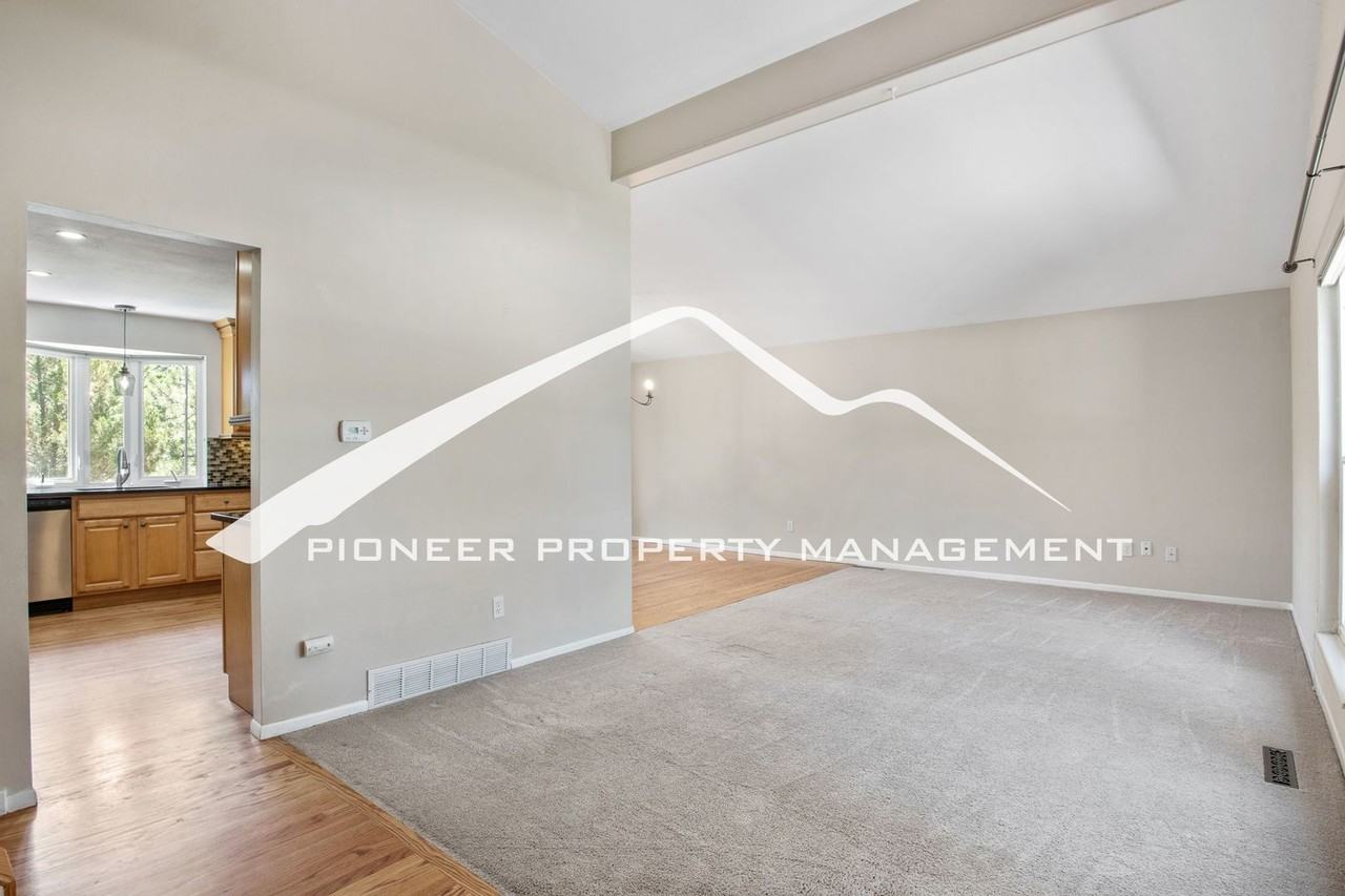 223 Dolomite Dr - Photo 5 of 27