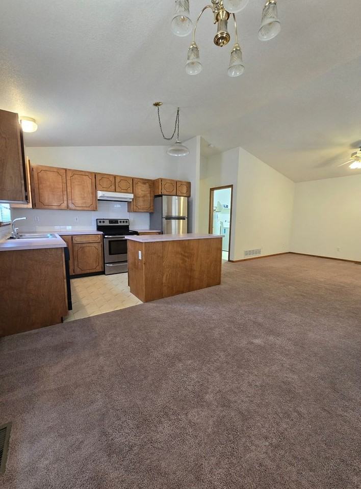 1007 Mullein Dr - Photo 4 of 15