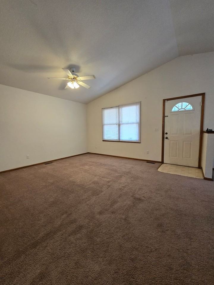 1007 Mullein Dr - Photo 5 of 15