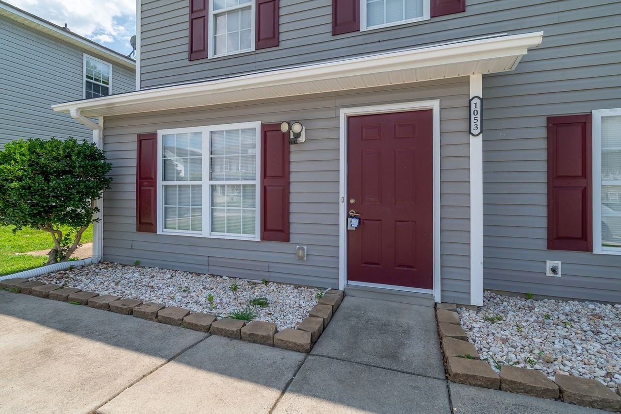 1053 Brianna Way - Photo 3 of 44