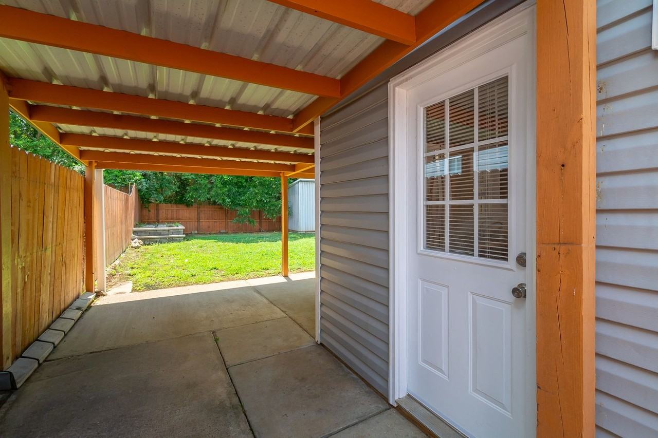 1053 Brianna Way - Photo 4 of 44