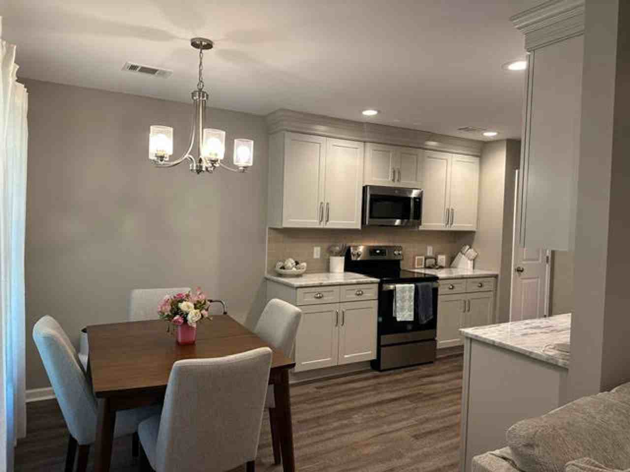 16010 Lake Hills Ln - Photo 4 of 15
