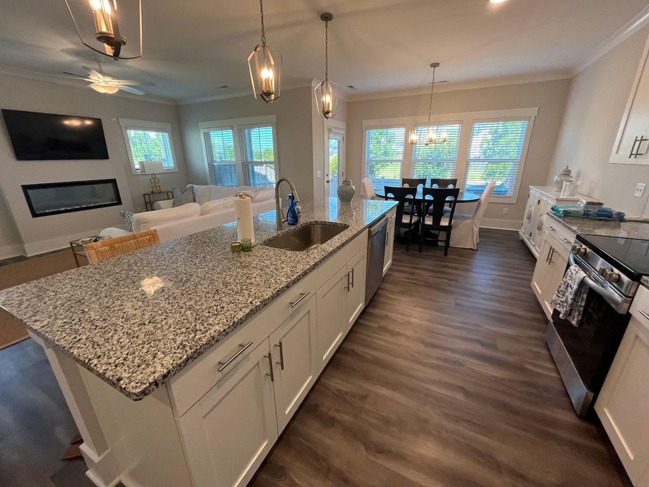 7404 Springwater Dr - Photo 6 of 36