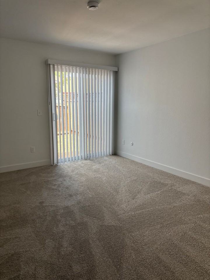1068 1068 Whiteman Way - Photo 5 of 16