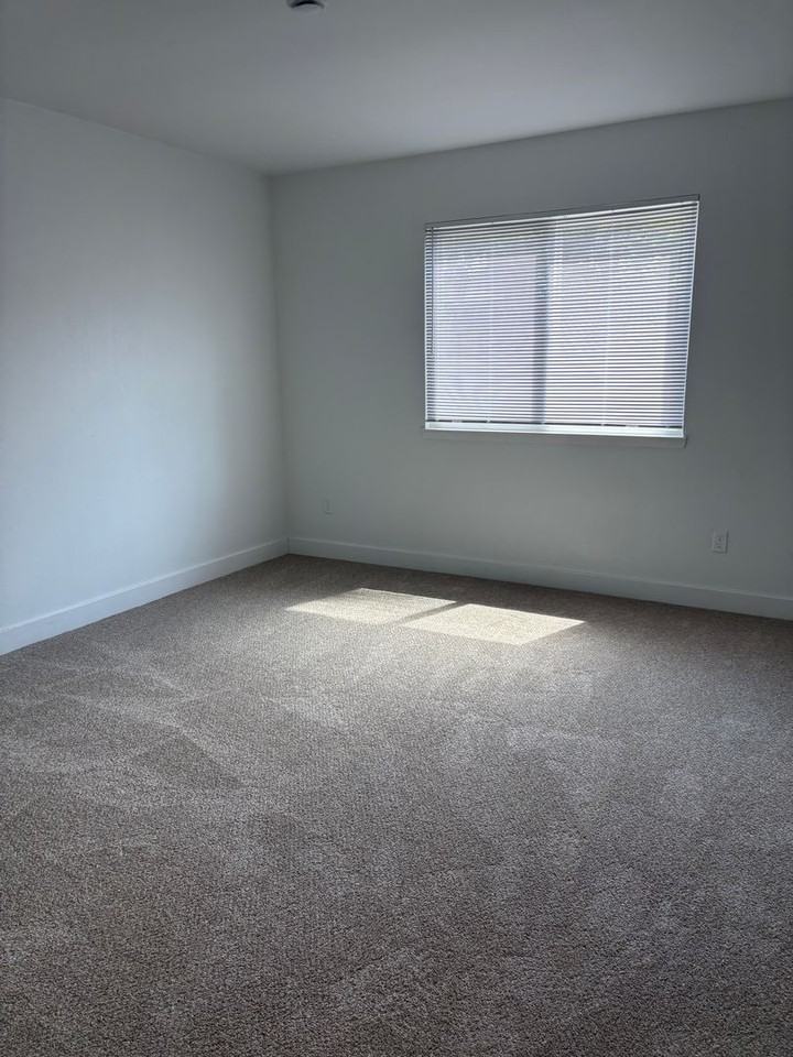 1068 1068 Whiteman Way - Photo 7 of 16
